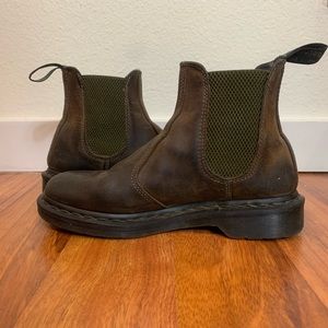 DR MARTENS Chelsea boots women’s size 7 (men’s 6)